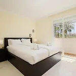 Vila In Elviria, A Retreat Among Palm Trees, With Private Heated Pool And Barbecue, Marbella