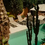 In Elviria, A Retreat Among Palm Trees, With Private Heated Pool And Barbecue, Vila *