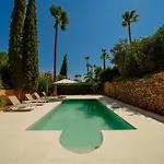 In Elviria, A Retreat Among Palm Trees, With Private Heated Pool And Barbecue, Vila Marbella