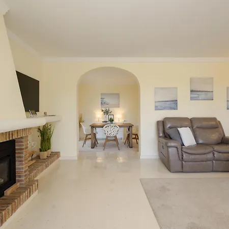 Pina - A Retreat Among Palm Trees, With A Private Pool And Barbecue In Elviria, Βίλα *