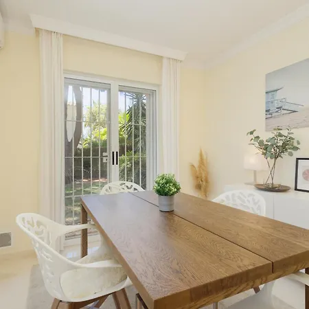Βίλα Pina - A Retreat Among Palm Trees, With A Private Pool And Barbecue In Elviria,