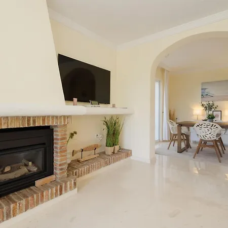 Pina - A Retreat Among Palm Trees, With A Private Pool And Barbecue In Elviria, Βίλα Μαρμπέλλα