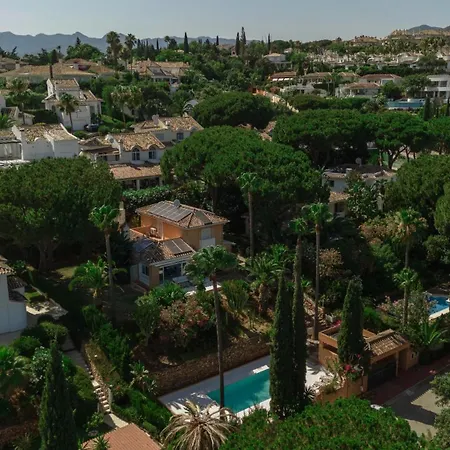 Βίλα Pina - A Retreat Among Palm Trees, With A Private Pool And Barbecue In Elviria,